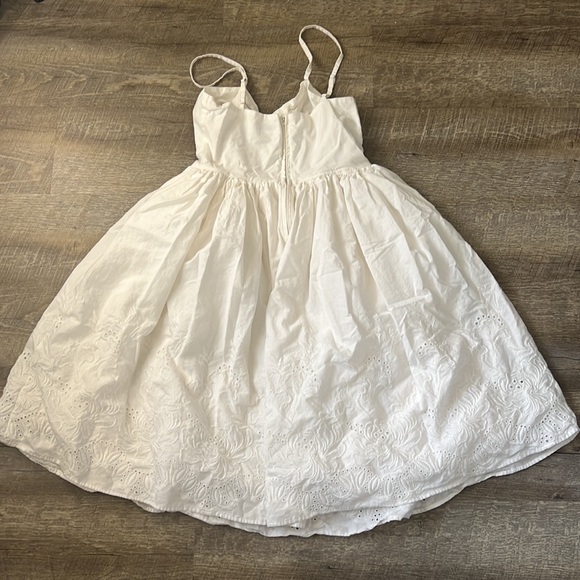 Unique Vintage White Embroidered Sun Dress Size M - Picture 8 of 8